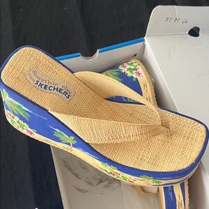 Skechers Women's Blue and Tan Floral Sandals
